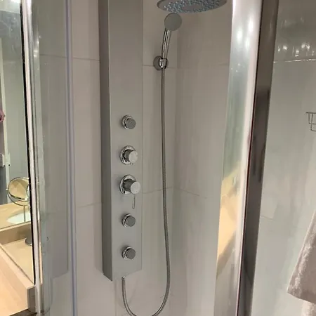 Vista Frontal Zoo Apartment *